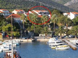 A picture of the hotel: Apartments with a parking space Orebic, Peljesac - 4494