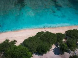 Gili Teak Beach Front Resort