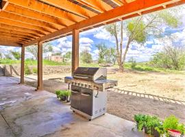 Hotel fotografie: Pet-Friendly Chino Valley Cabin with Game Room!