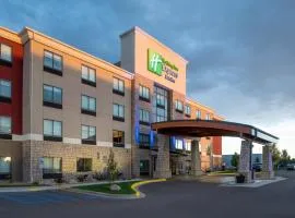 Holiday Inn Express Hotel & Suites Bismarck, an IHG Hotel, отель в Бисмарке