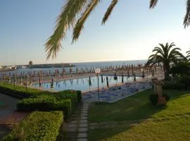 Hotel Baia Del Sole, hotel in Civitavecchia