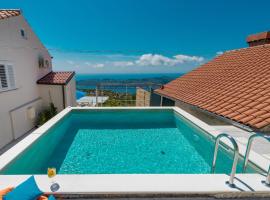 ホテル写真: Cozy Apartment In Dubravica With Outdoor Swimming Pool