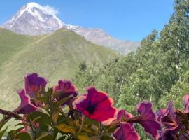 Hotel Elegant, hotelli kohteessa Kazbegi