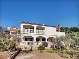 Hotel Photo: Apartments by the sea Prvic Luka, Prvic - 12064