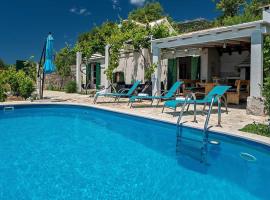 A picture of the hotel: Family friendly house with a swimming pool Bol, Brac - 12228