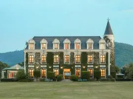Chateau de Khaoyai Hotel & Resort