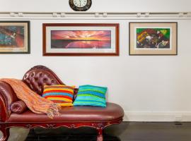 Hotel fotografie: Eclectic Art Deco Apartment in great location