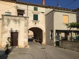 Hotel Photo: Apartments with a parking space Premantura, Medulin - 12387