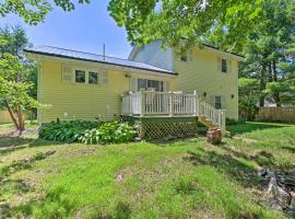 Hotel fotoğraf: Cute Ellsworth Home with Deck, 16 Mi to Acadia!