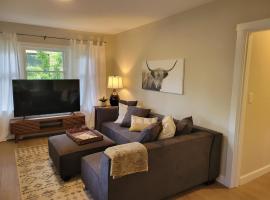 Hotel Photo: Sunny remodeled craftsman in Georgetown