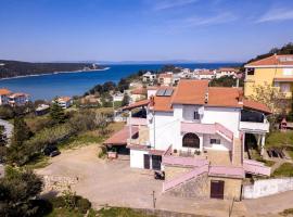 Apartments for families with children Kampor, Rab - 15144, ξενοδοχείο σε Rab