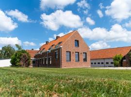 Foto do Hotel: Farmhouse Hoeve Den Ast 5 separate bedrooms with bathrooms