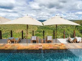 Rhino Ridge Safari Lodge, hotel in KwaNompondo