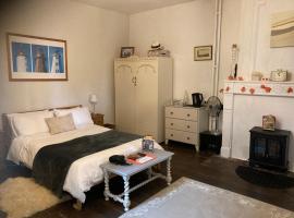 Hotel foto: 7 Dagnaud De la Tude our family farmhouse style home with en-suite