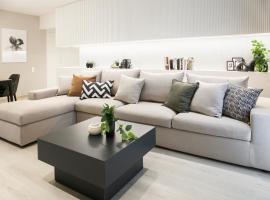 Hotel kuvat: Ultra Chic Modern 4 Bedrooms Apartment in Athens