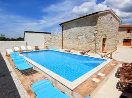 酒店照片: Family friendly house with a swimming pool Orihi, Central Istria - Sredisnja Istra - 3334