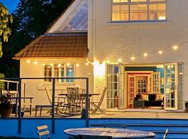 STUNNING LODGE MINUTES FROM THE SEA AND GOLF COURSE, hotel v destinaci Longniddry