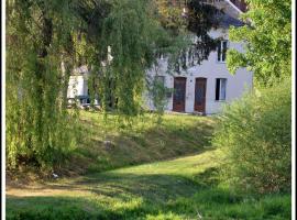 Hotel fotoğraf: Gîte AU BORD DE L'EAU jusqu'à 8 personnes