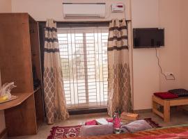 Hotel foto: Stay Inn Kailasha - Lift,Parking,Kitchen and all modern facilities