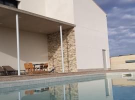 Hotel Photo: Casa Maria Dolors con piscina y jardin privado