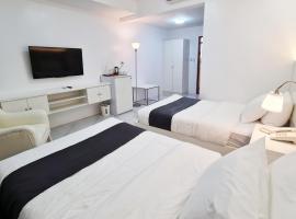 Gambaran Hotel: Staycation Hotel