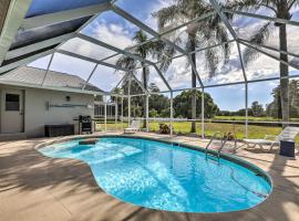 Hotel foto: Palm Harbor Home with Pool and Golf Course Views!