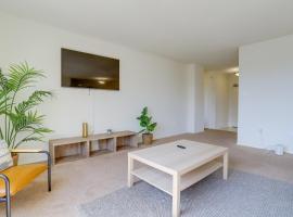 Cozy 2 BR Apartment At Arlington With Gym, hotel v destinaci Arlington