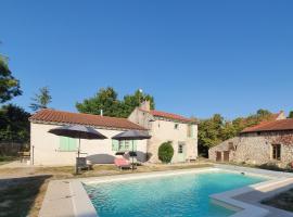 Hotel fotografie: Gîte Charroux - Allier, 4 pièces, 6 personnes - FR-1-489-394