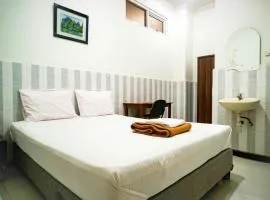 Hoki Homestay Mitra RedDoorz near Rumah Sakit Dr Soetomo Surabaya