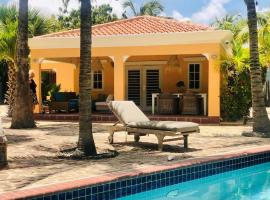 Villa Perla due (diving villa Chikitu), hotel sa Kralendijk
