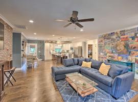 Хотел снимка: Luxe Greenville Retreat, 2 Mi to Downtown!