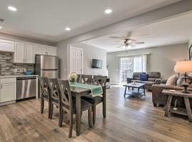 Hotel Photo: Delightful Townhouse with Patio and Shared Yard!