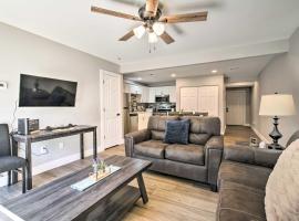 Hotel Photo: Airy Townhome Close to Kayaking and Boating!