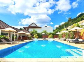 A picture of the hotel: The Sands : 3 Bedrooms Naiharn Beachside Apartment