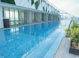 รูปภาพของโรงแรม: Lime Resort Manila