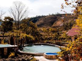 酒店照片: Casa de Campo c Piscina e Churrasq em Heliodora MG