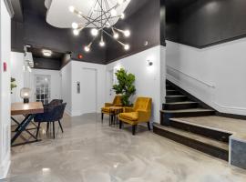 Le Sand & Stone Hotel, hotel in Montreal