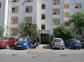 รูปภาพของโรงแรม: Apartments with WiFi Rijeka - 15333