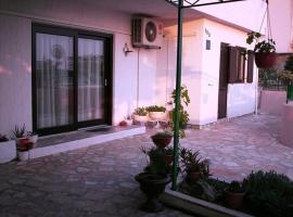 Hotel Foto: Apartments and rooms by the sea Brodarica, Sibenik - 15466