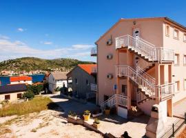 Hotel fotoğraf: Apartments with a parking space Rogoznica - 15497