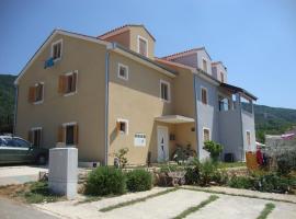 Hotel fotoğraf: Apartments with a parking space Cres - 15672