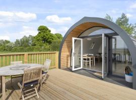 Finest Retreats - The Highland Camping Pod, hotel di Hertford