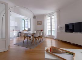 होटल की एक तस्वीर: Bel appartement bourgeois au centre-ville de Biarritz