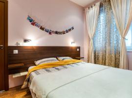 รูปภาพของโรงแรม: ~ Colorful Dream Apartment ~ 2BD in the TOP Center of Sofia