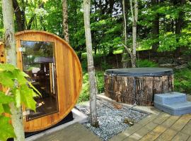 A picture of the hotel: NEW! Hurleyville Upstate NY - your Catskills getaway with hot tub, sauna and firepit!