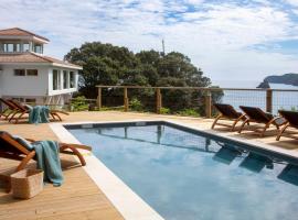 A picture of the hotel: Exclusiva Villa con piscina al borde del mar con vistas de película