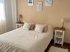 Hotel Photo: Alquilo departamento por dia. Zona castelar!!!