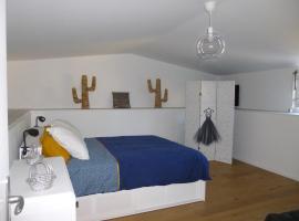 Hotel Photo: LES RIVES DE LA DIVE les chambres 123 coaching