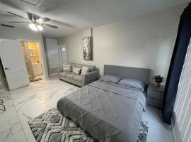 호텔 사진: Adorable Suite in Tampa.