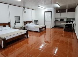 รูปภาพของโรงแรม: Sleep&Go! Apartamentos & Cabinas en Siquirres -and rafting tour!